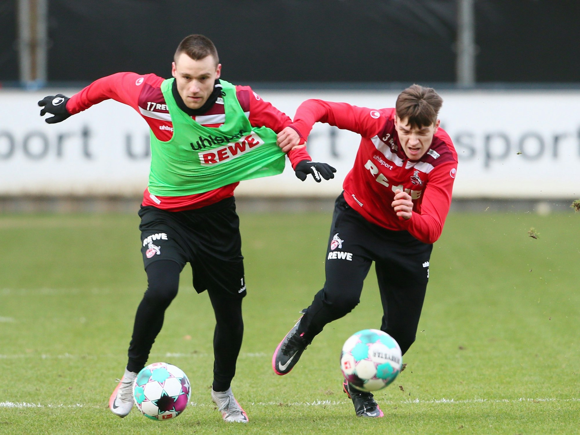 Christian Clemens und Noah Katterbach im direkten Zweikampf.