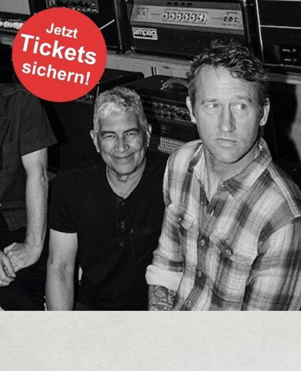 Foo Fighters, auf dem Bild sind Nate Mendel, Rami Jaffee, Dave Grohl, Pat Smear, Chris Shiflett and Ilan Rubin