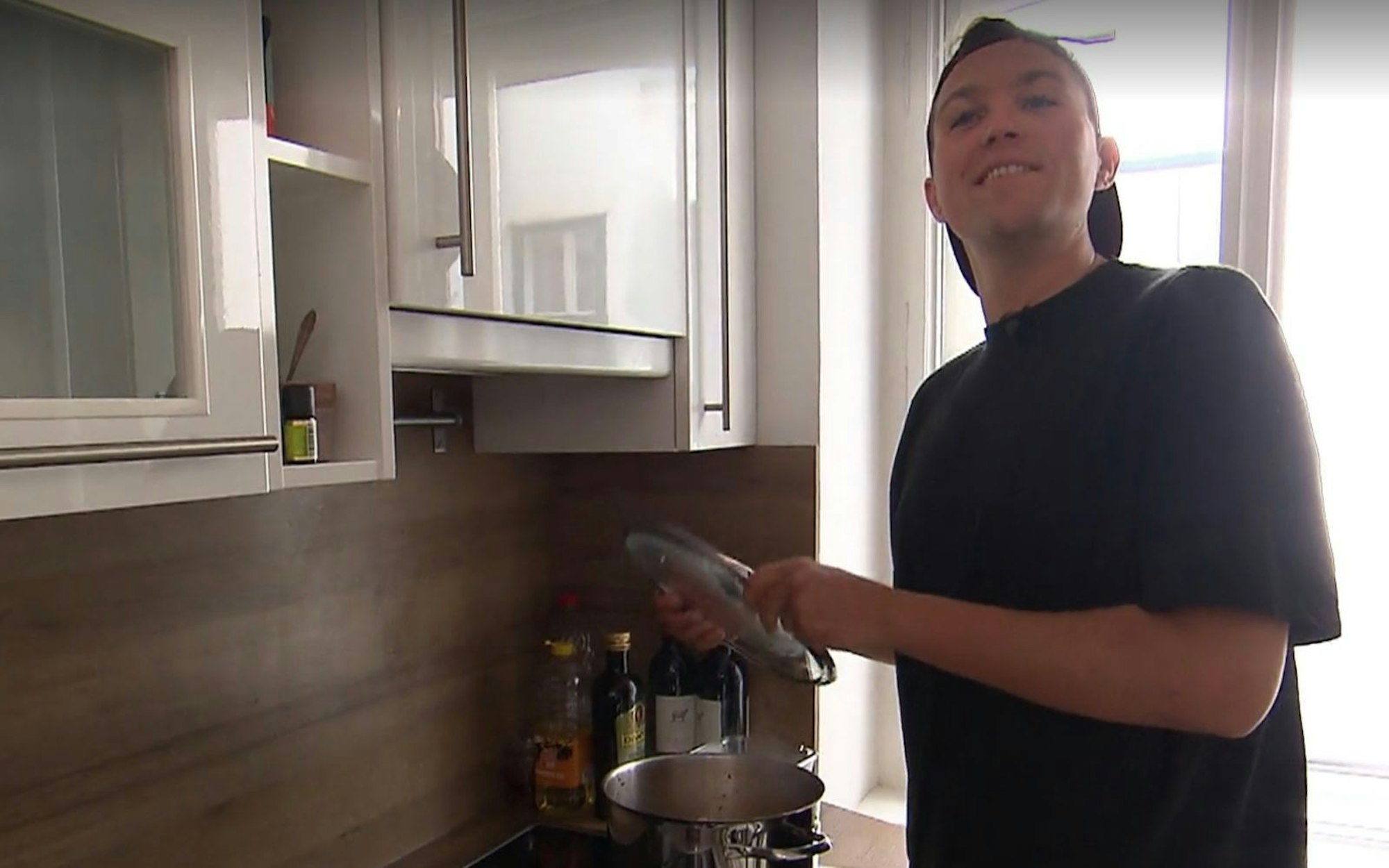 Pascal (32) nennt eine beeindruckende Küchen-Einrichtung sein Eigen (Bild: RTL)