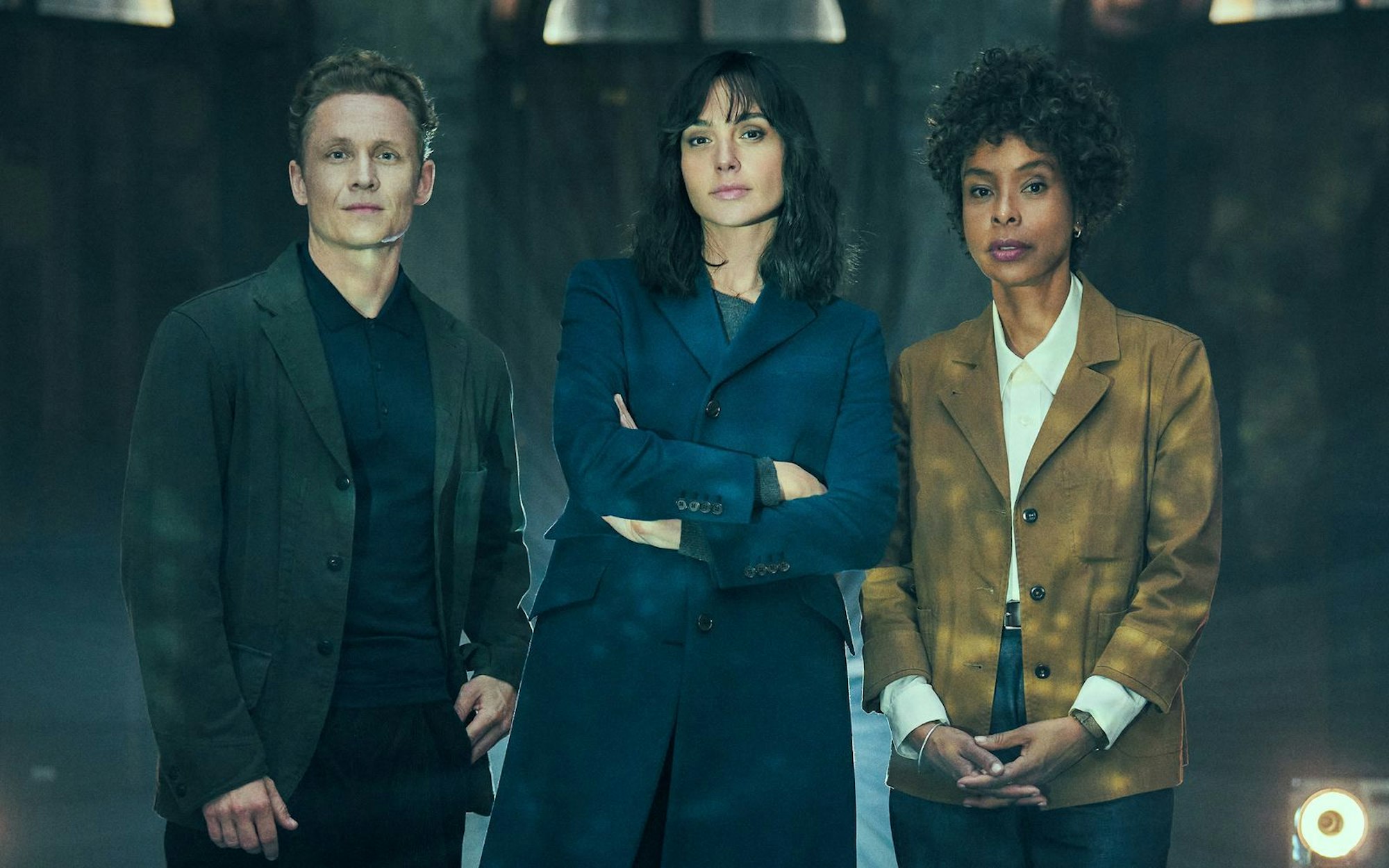 Auch international ein Star: Zuletzt war Matthias Schweighöfer an der Seite von Gal Gadot (Mitte) im Netflix-Actionfilm „Heart of Stone“ zu sehen. (Bild: Robert Viglasky/Netflix © 2023.)