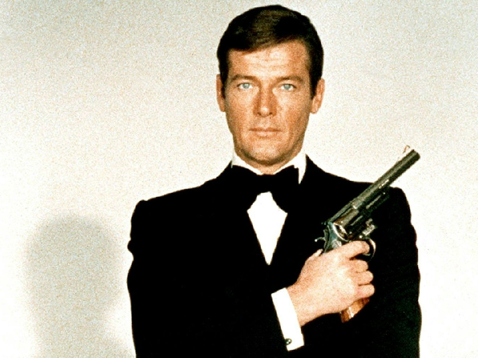 In Sachen Charme, Klasse, Coolness und Humor setzte Roger Moore Maßstäbe - für uns ist er der beste Bond aller Zeiten! (Bild: ARD / Degeto)