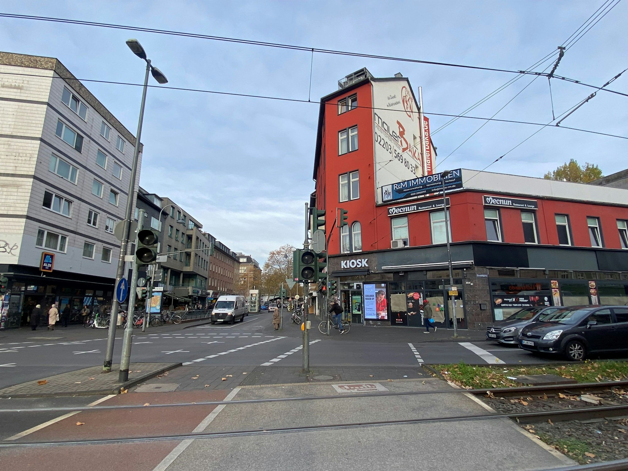 Die Kreuzung Venloer Straße Ehrenfeldgürtel in Köln