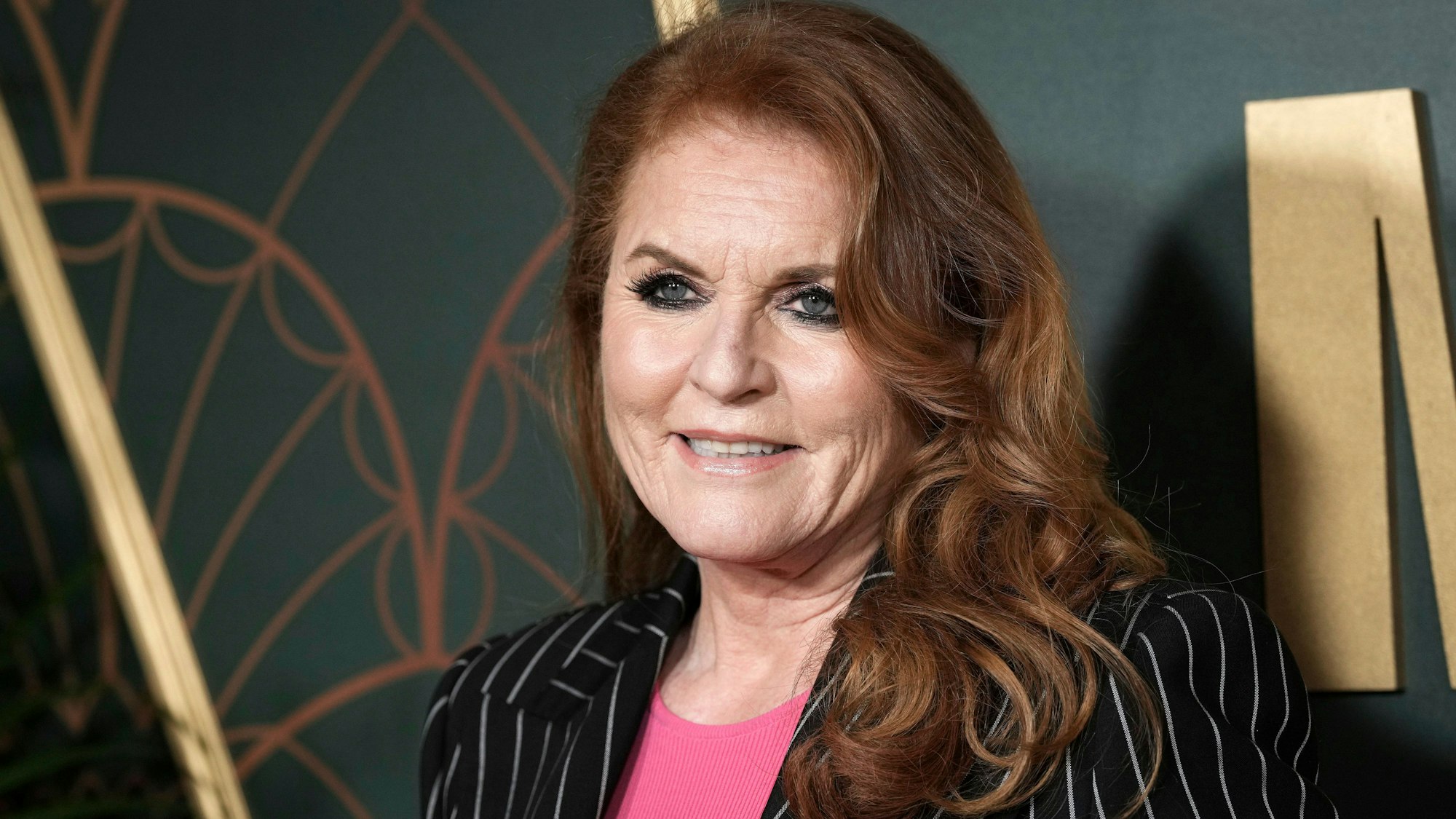 Sarah Ferguson posiert für Fotografen.