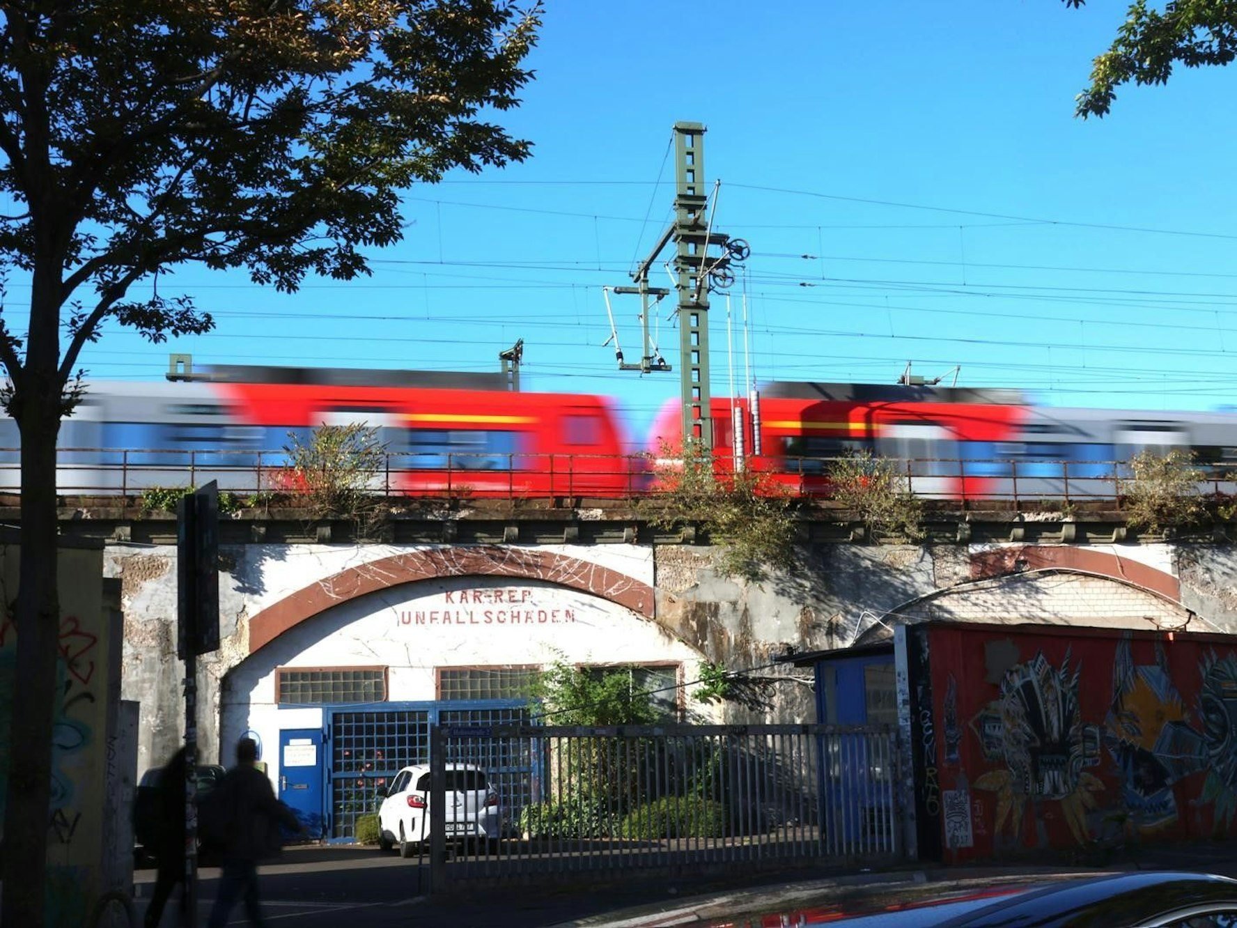 Eine S-Bahn in Ehrenfeld