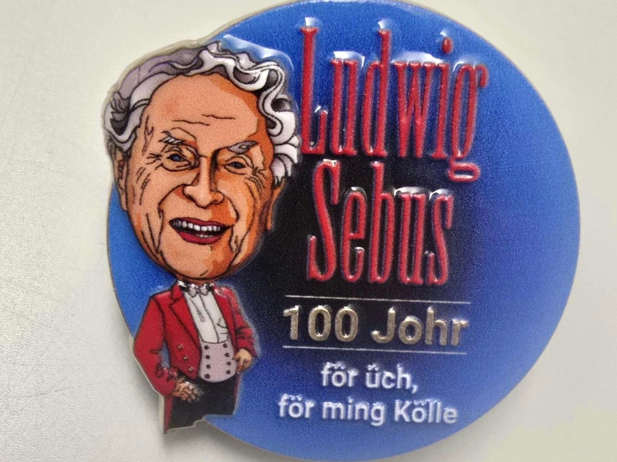 Pin zum 100. Geburtstag von Ludwig Sebus.