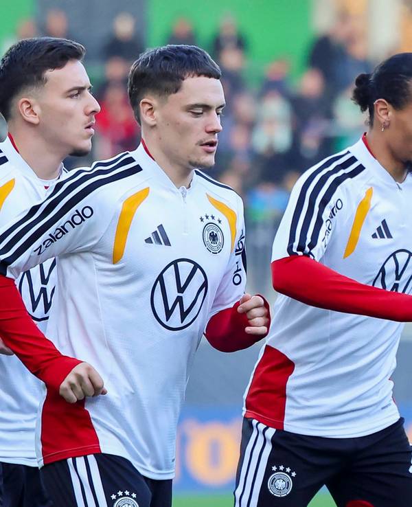 Said El Mala, Florian Wirtz und Leroy Sane am 10. November 2025 beim Training mit der deutschen Nationalmannschaft.