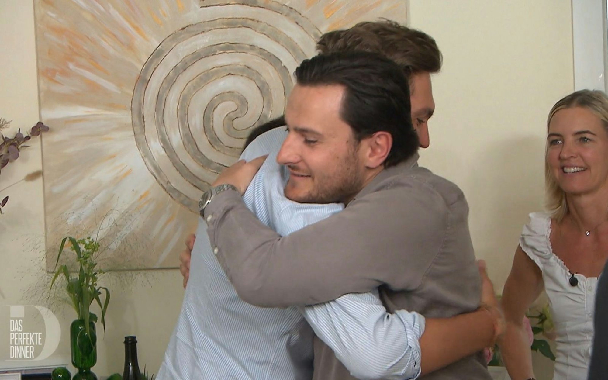 Visar freut sich über die Wiener Dinner-Krone. (Bild: RTL)