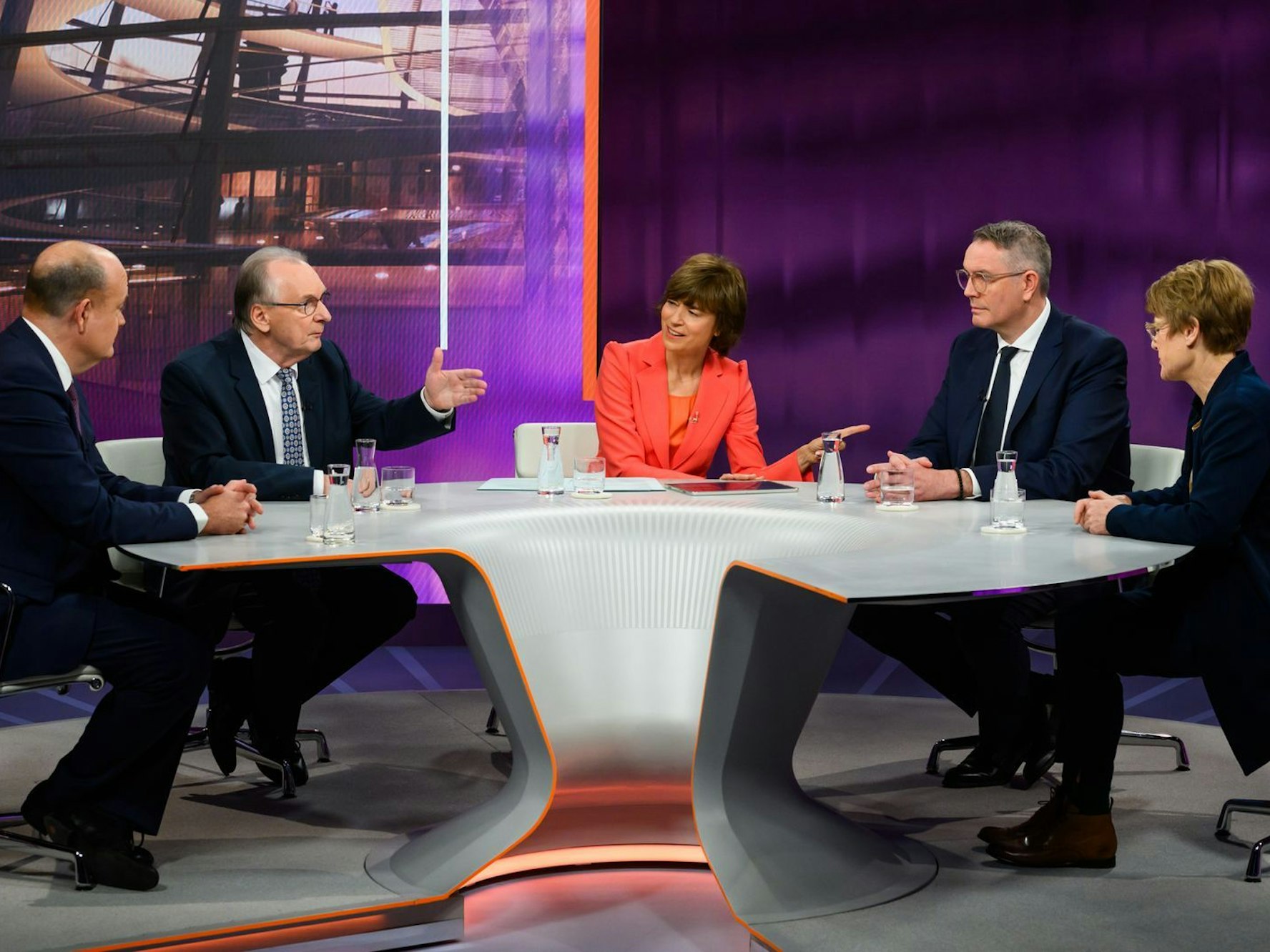 Bei „Maybrit Illner“ wurde über die Zukunftsfähigkeit von Deutschland diskutiert. (Bild: ZDF/Jule Roehr)