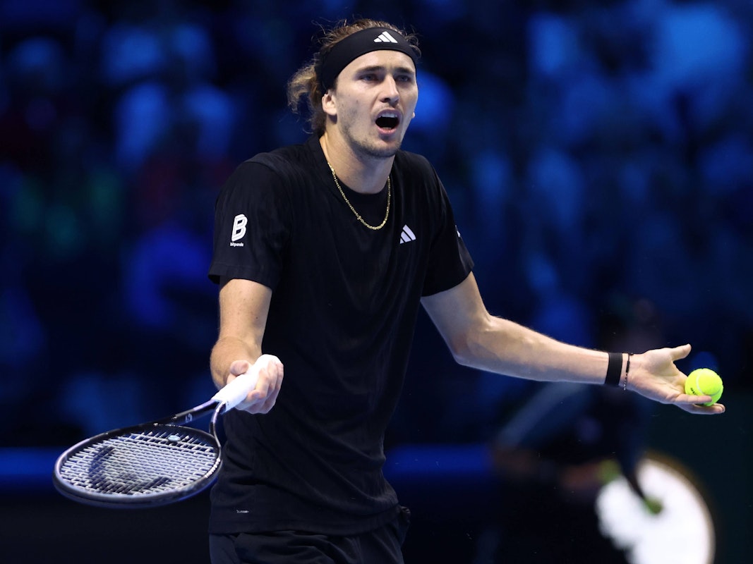 Alexander Zverev ärgert sich bei einem Tennis-Spiel.