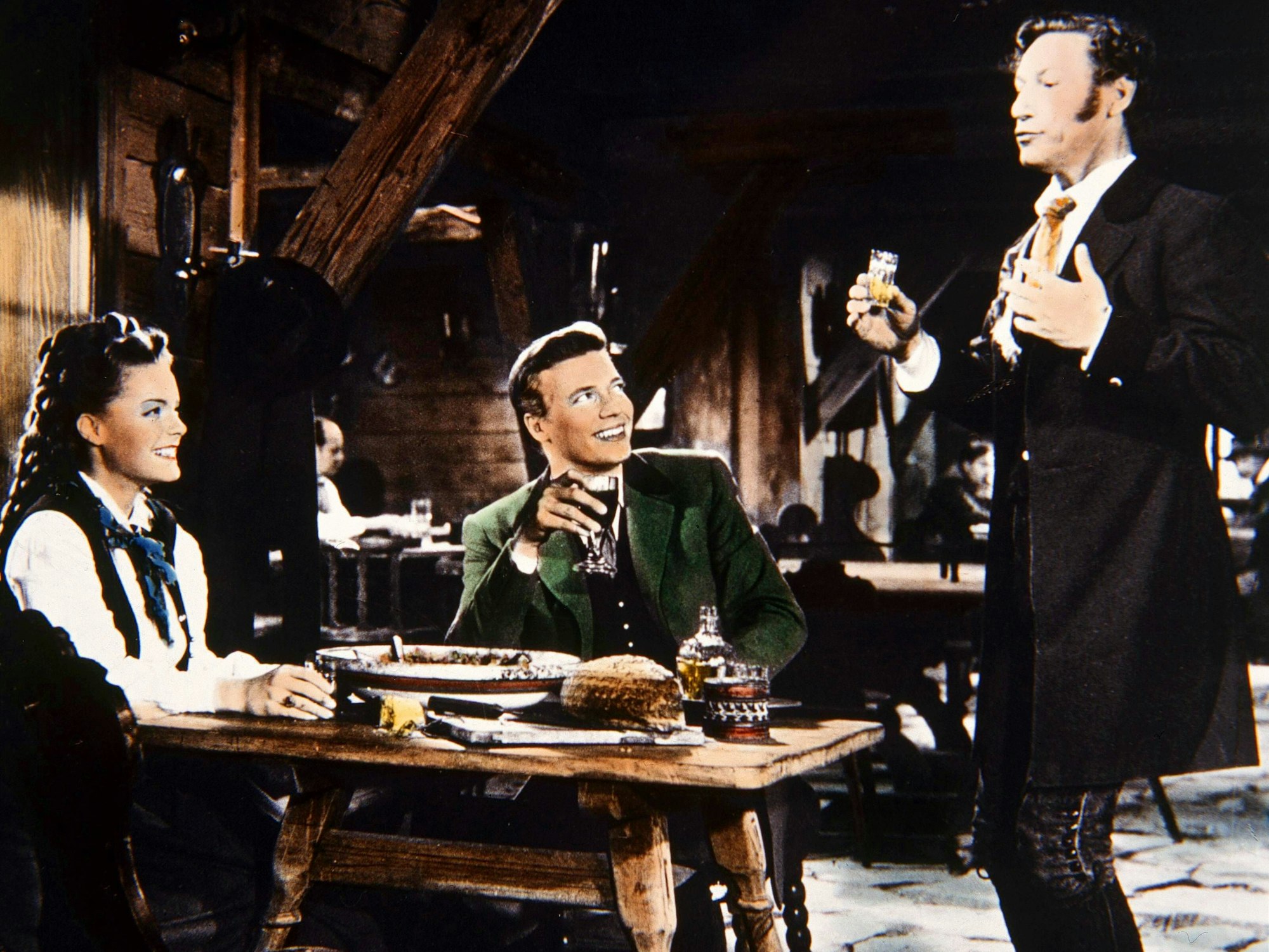 Ein Bild wie aus dem Film: Die „Sissi“-Filme mit Romy Schneider und Karlheinz Böhm gehören für viele zu Weihnachten dazu (Symbolbild).