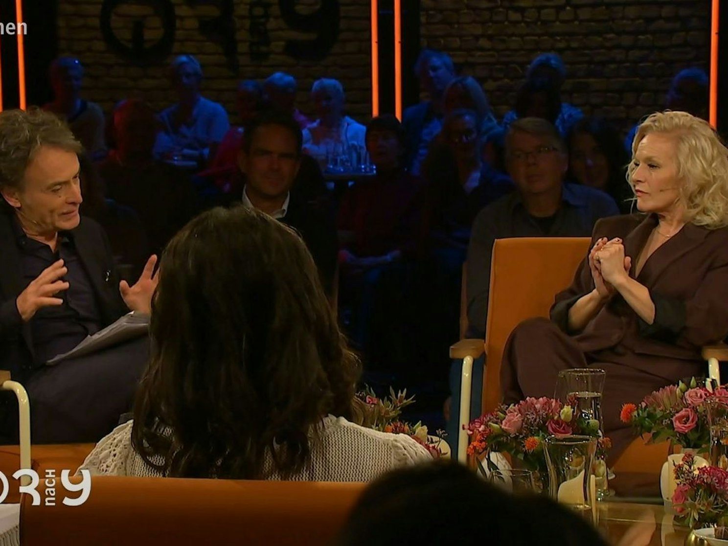 Im Radio-Bremen-Talk „3nach9“ stellte sich Ina Müller den Fragen von Gastgeber Giovanni di Lorenzo. (Bild: Radio Bremen)