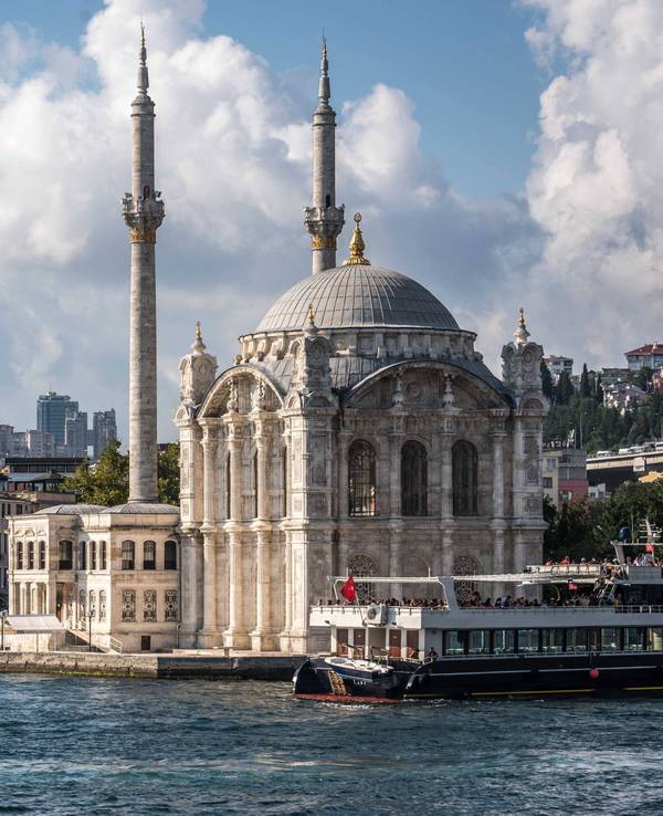 In Istanbul sind weitere Touristen und Touristinnen mit Vergiftungserscheinungen in Kliniken eingeliefert worden.