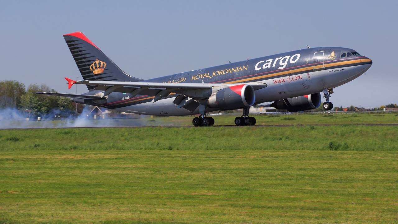 Frachtmaschine der Airline Royal Jordanian in Amsterdam (Archivbild)