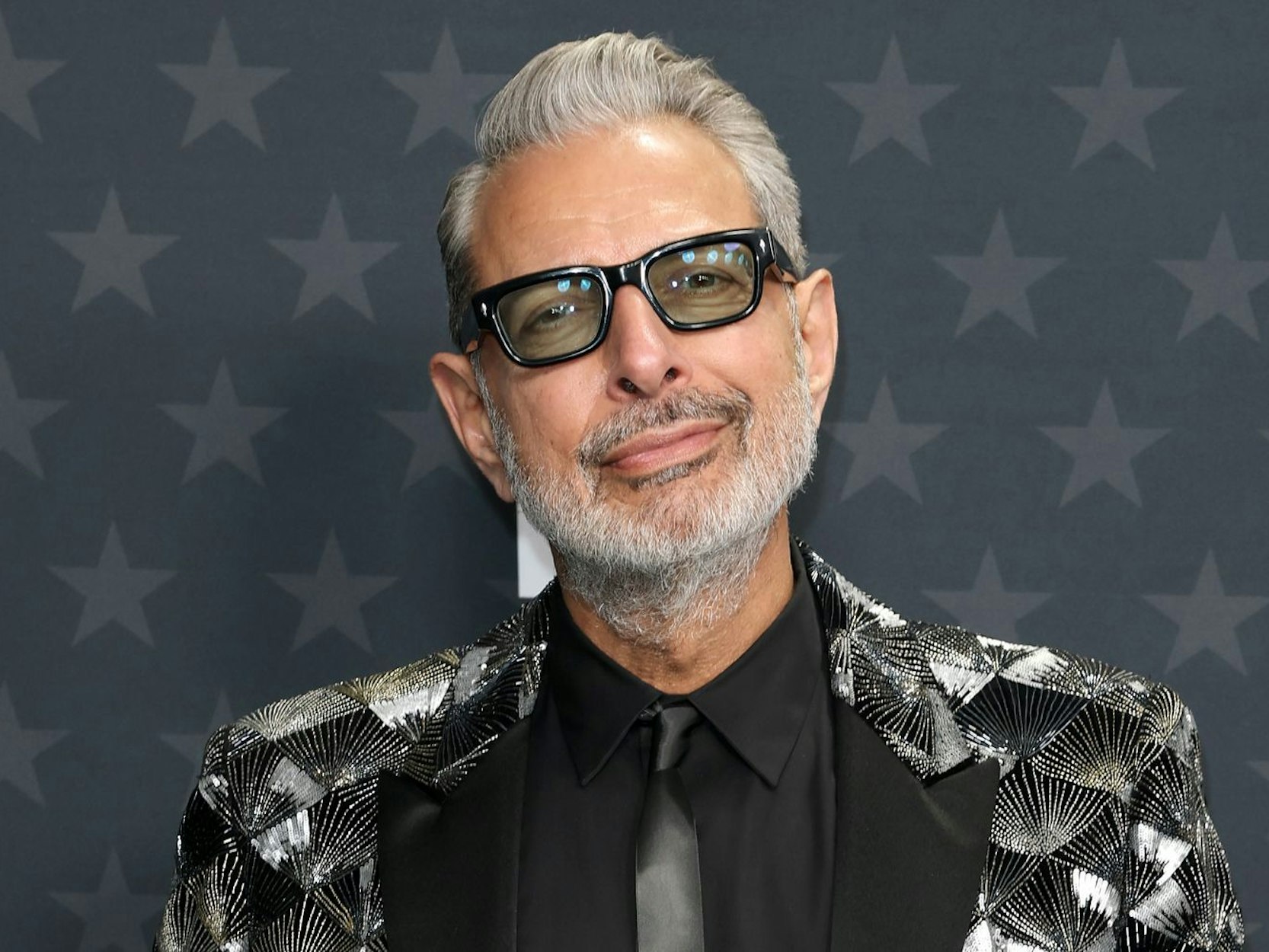 Jeff Goldblum spielte nicht nur in „Independence Day“, sondern auch in den „Jurassic Park“-Filmen Hauptrollen. (Bild: 2025 Getty Images/Matt Winkelmeyer)