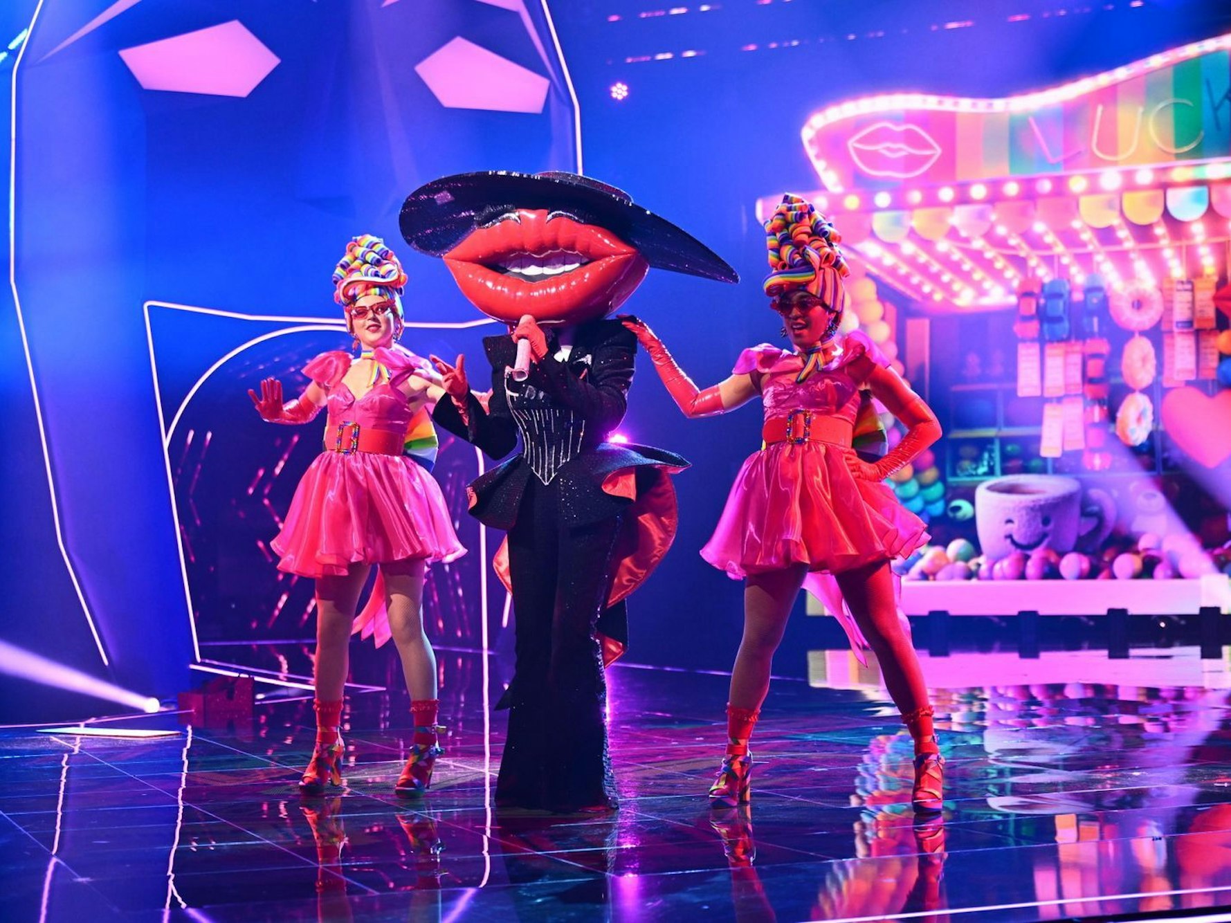 Könnte im Kostüm von Kiss Anna Ermakova stecken? BossHoss hielten es für möglich. (Bild: Joyn/Willi Wber)