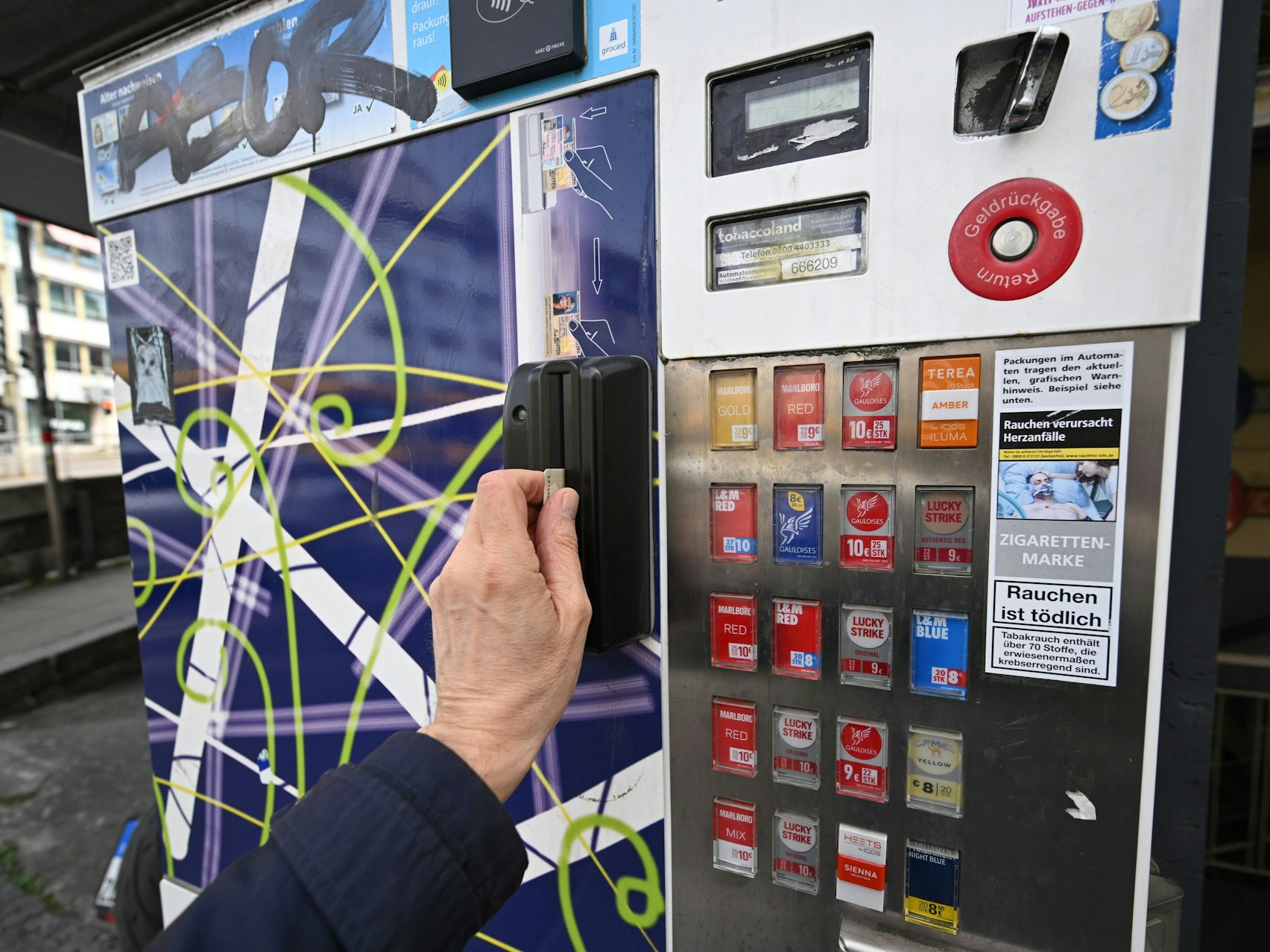 Ein Zigarettenautomat wurde in Köln-Weiß gesprengt. (Symbolfoto)