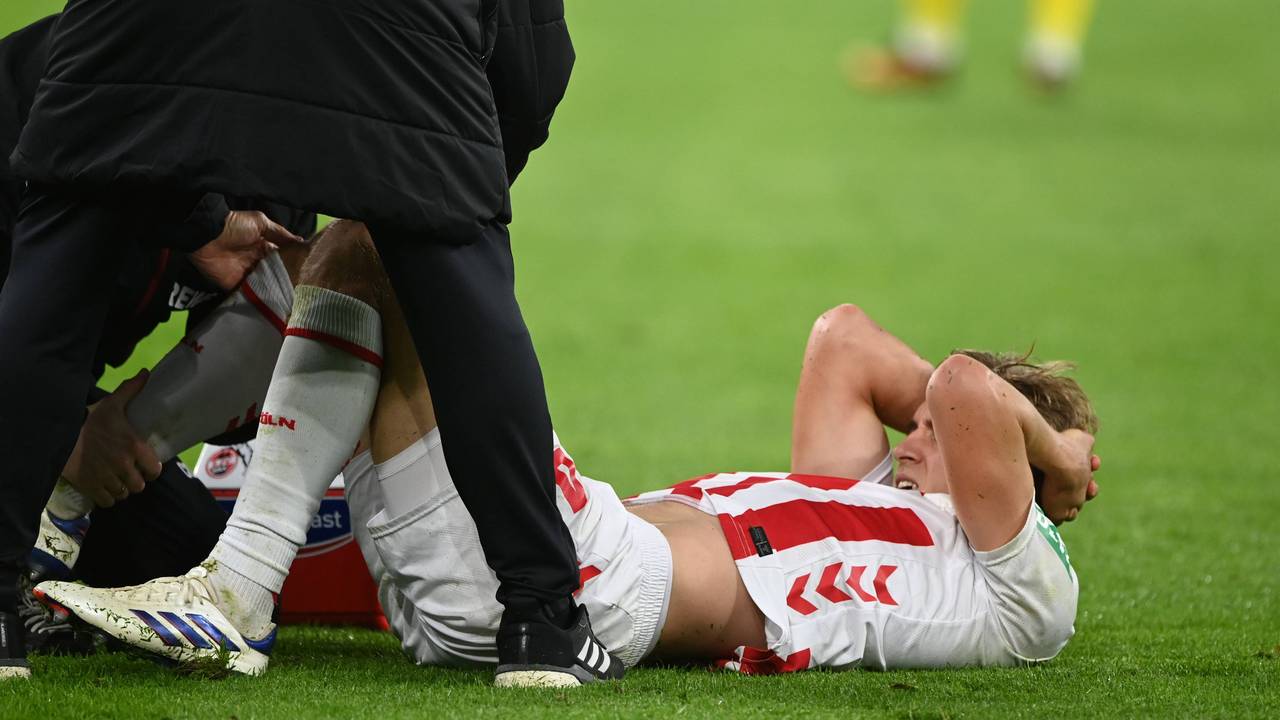 Timo Hübers verletzt sich im Spiel bei Borussia Dortmund.