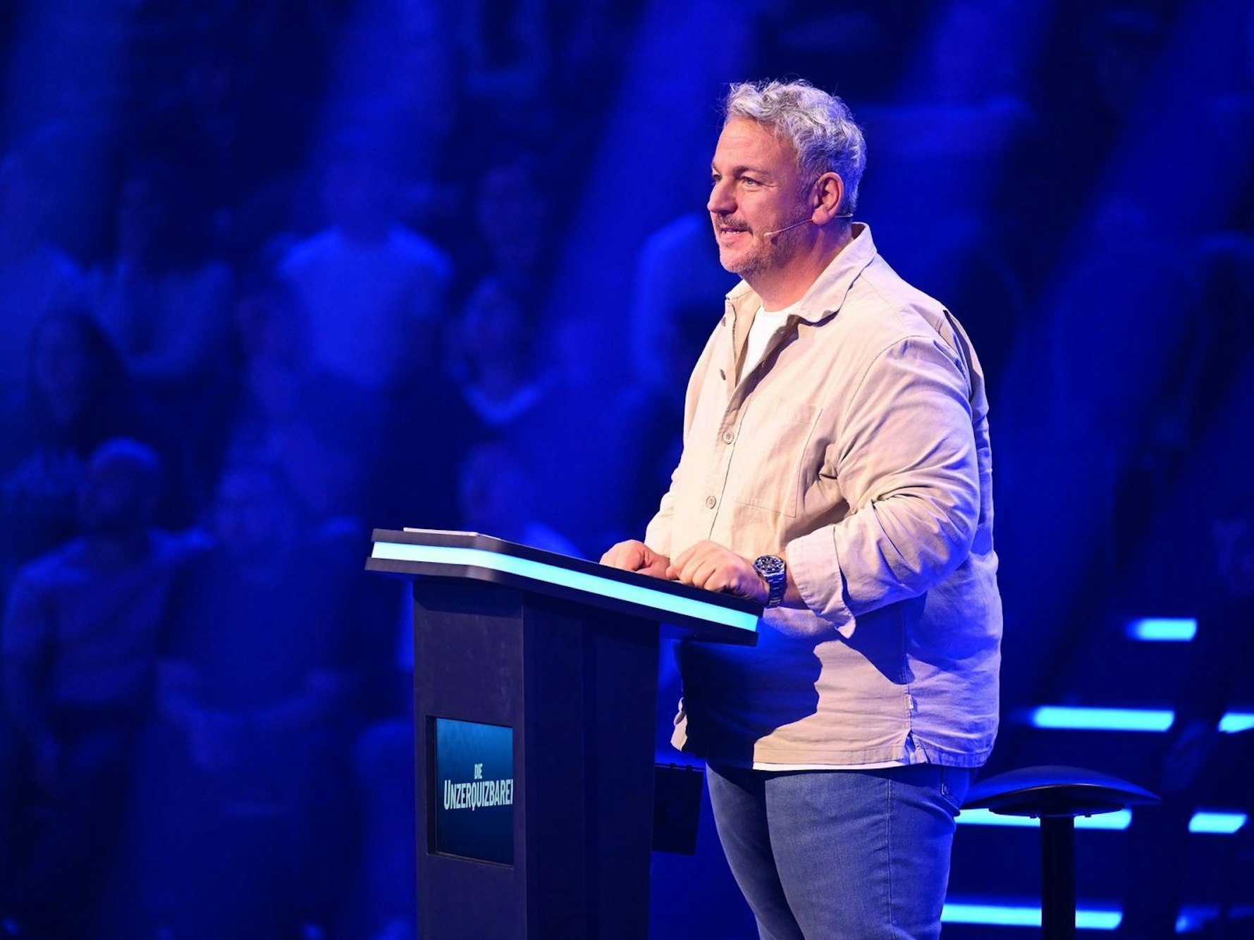 Ömer quizzte im Finale gegen Raab und Elton, war aber eher glücklos. Statt der möglichen 100.000 Euro ging er mit 5.000 Euro nach Hause. (Bild: RTL/Raab Entertainment/Willi Weber)