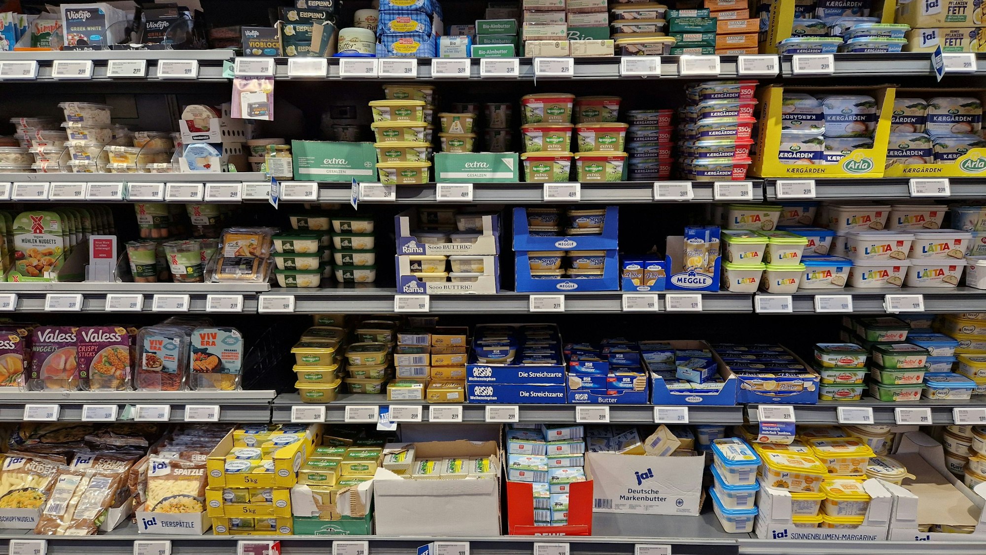 Butter, Milch und Sahne werden am Montag günstiger zu haben sein (Symbolbild).