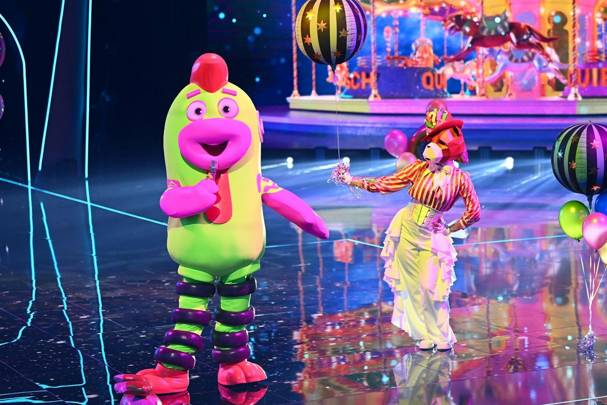 Quietsch ist ein Bühnenprofi. Sie überspielte einen Texthänger souverän und mit viel Humor. Chris Tall: „Du bist ein Showtier!“ (Bild: Joyn/Willi Weber)