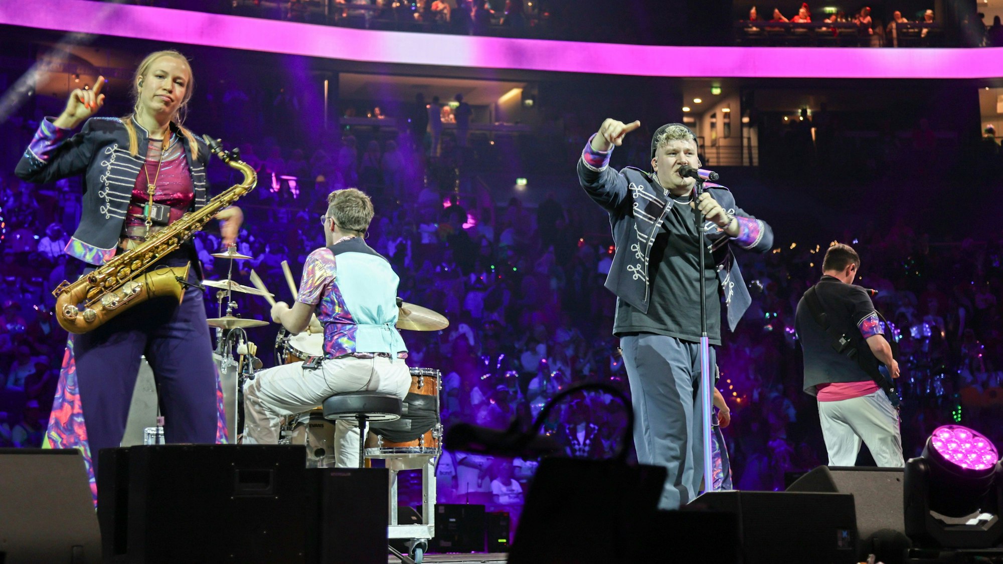 Druckluft beim Auftritt in der Lanxess-Arena.
