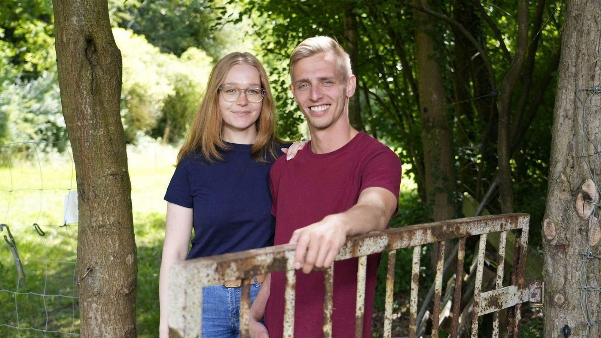 In Brandenburg lernt die 25-Jährigen den Bauern und seine seltene Macke kennen. (Bild: RTL / Stefan Gregorowius)