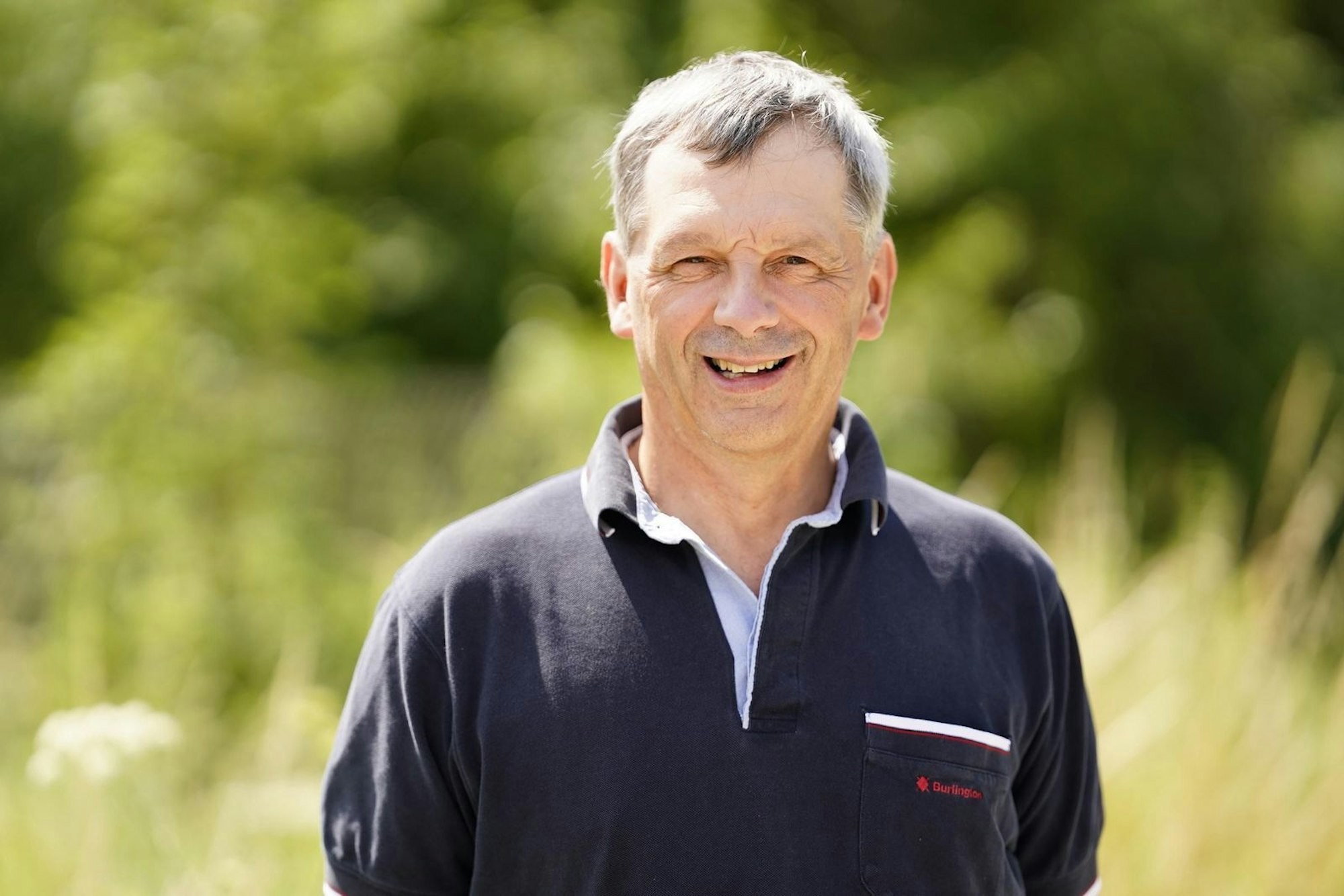 Der verwitwete 60-Jährige wünscht sich Nähe zu seiner Hofdame. (Bild: RTL / Stefan Gregorowius)