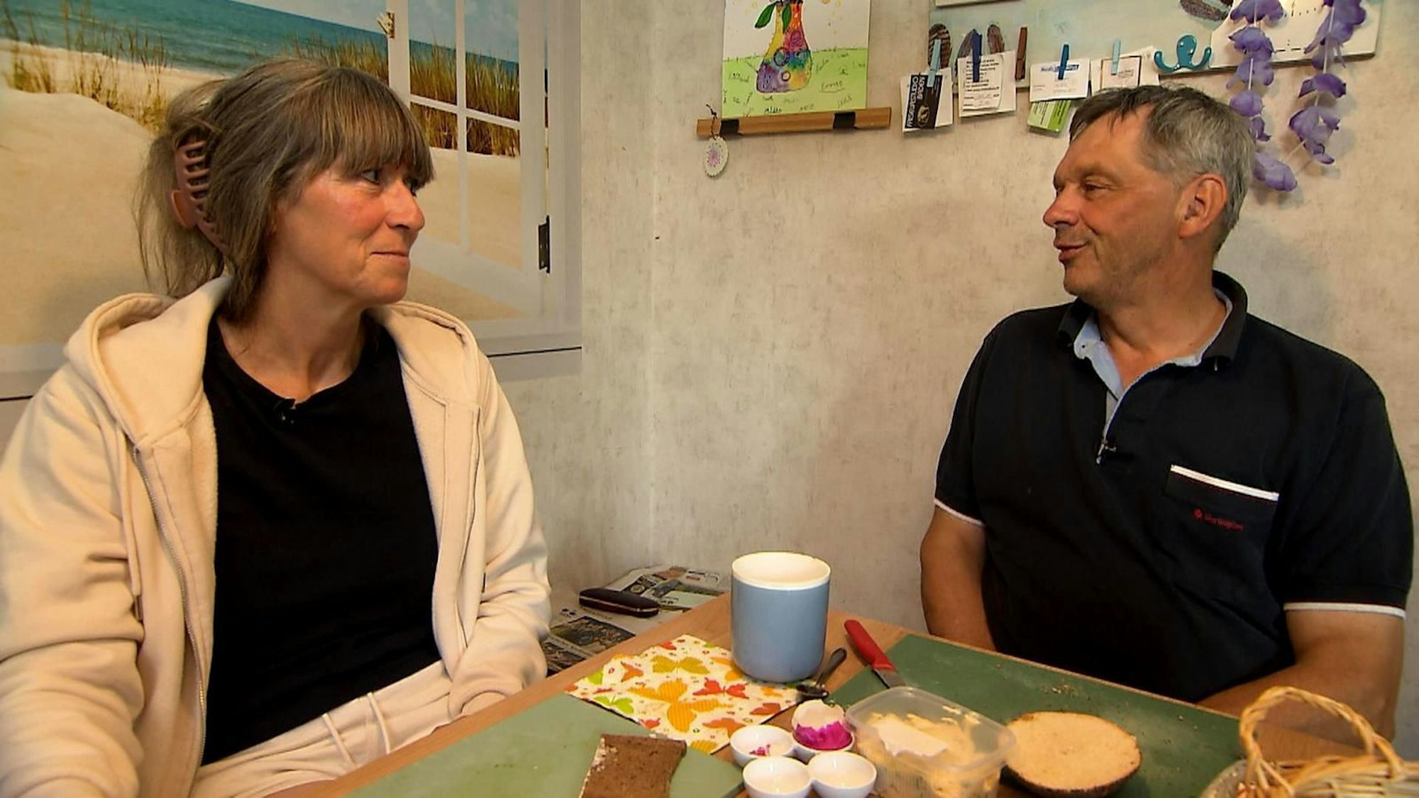 Hofdame Katja macht Bauer Johann ein überraschendes Geständnis. (Bild: RTL)