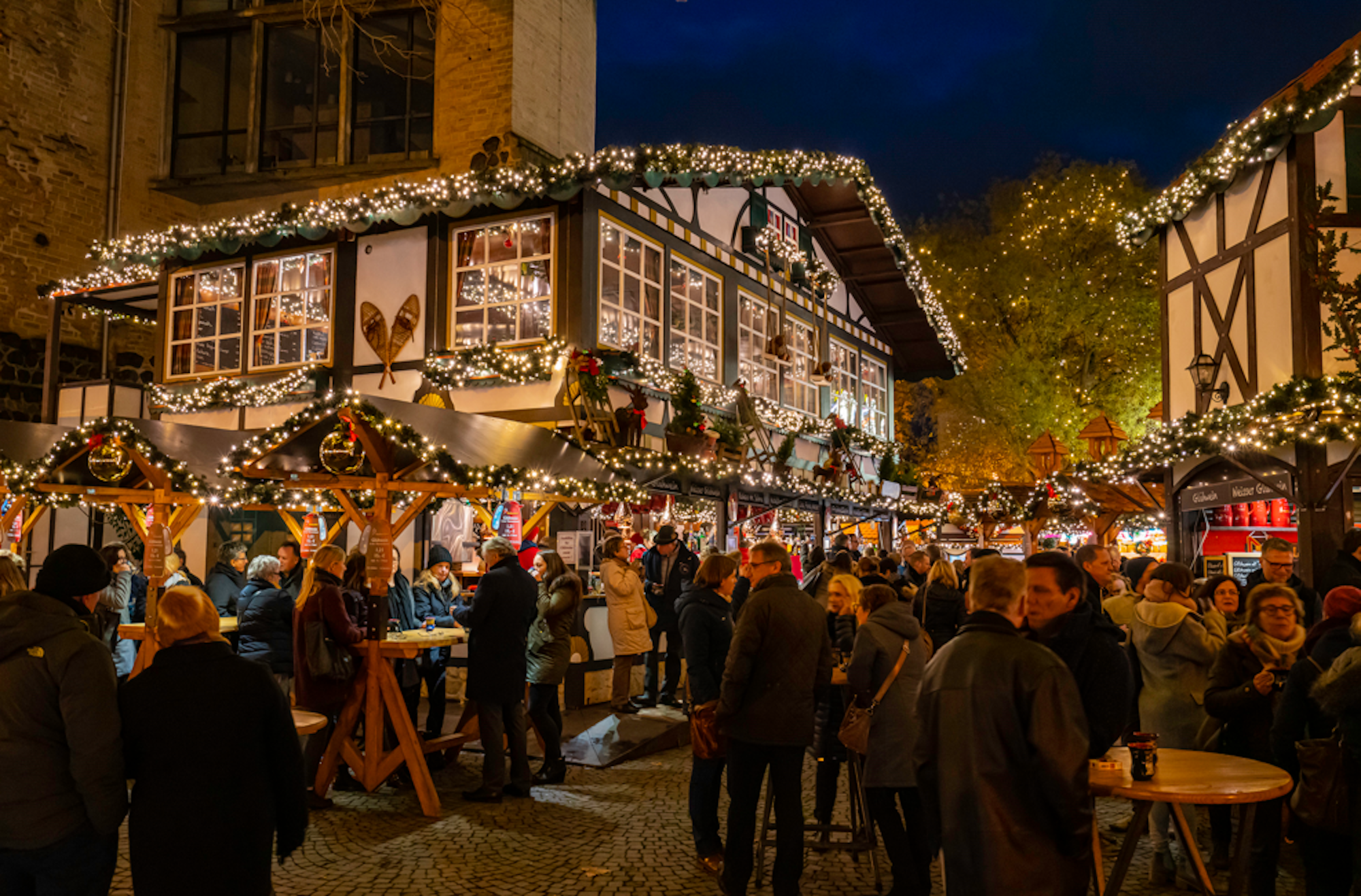 Ein Bild vom Weihnachtsmarkt auf dem Rudolfplatz.
