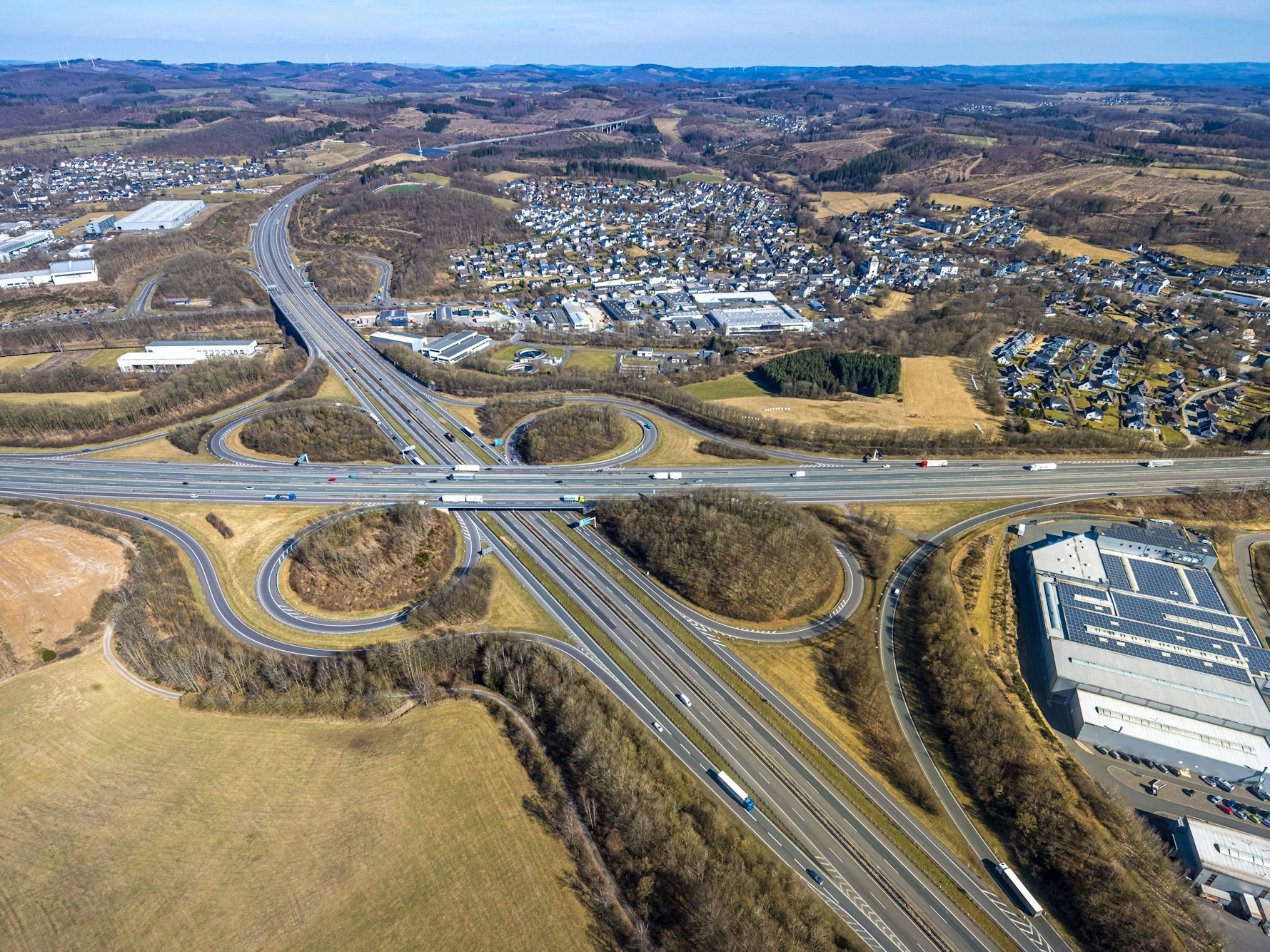 Blick auf das Autobahnkreuz Olpe-Süd (Archivbild)