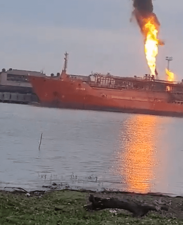 Bei einem nächtlichen russischen Angriff auf Izmail in der Region Odessa wurde ein Flüssiggastanker beschädigt.