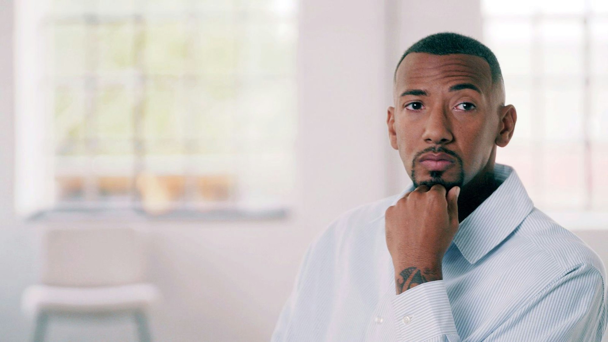 Jérôme Boateng spricht in der ARD-Doku über den Tod seiner früheren Lebenspartnerin Kasia Lenhardt. (Bild: BR/Flow media company GmbH/Johannes Straub)