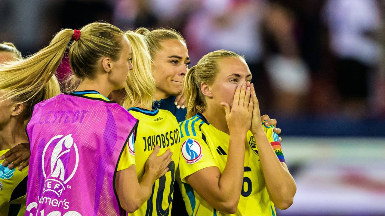Das schwedische Team um Magdalena Eriksson (r.) bei der Frauen-EM.
