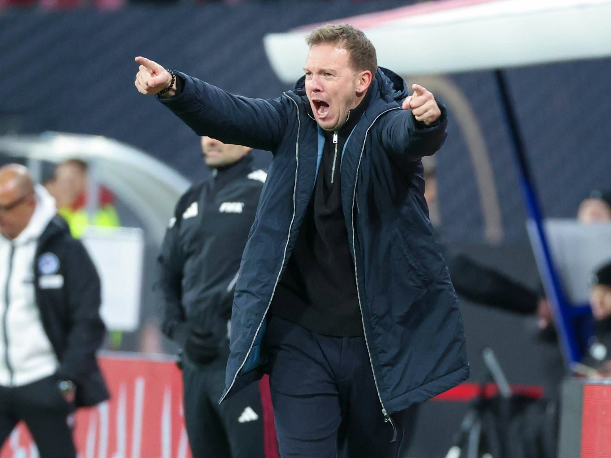 Julian Nagelsmann jubelt an der Seitenlinie.