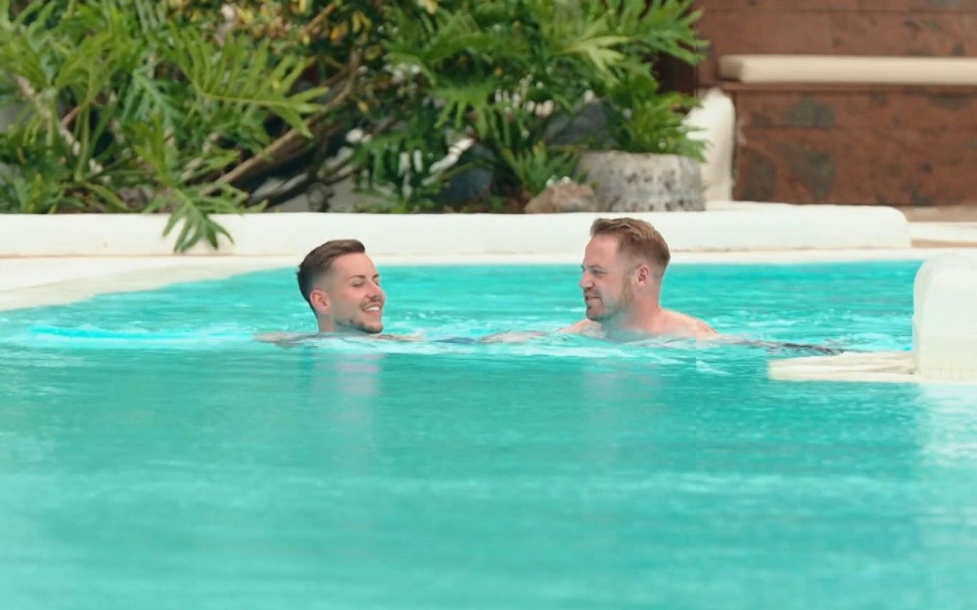 Marco (links) und Marc flittern auf Teneriffa. (Bild: Joyn)