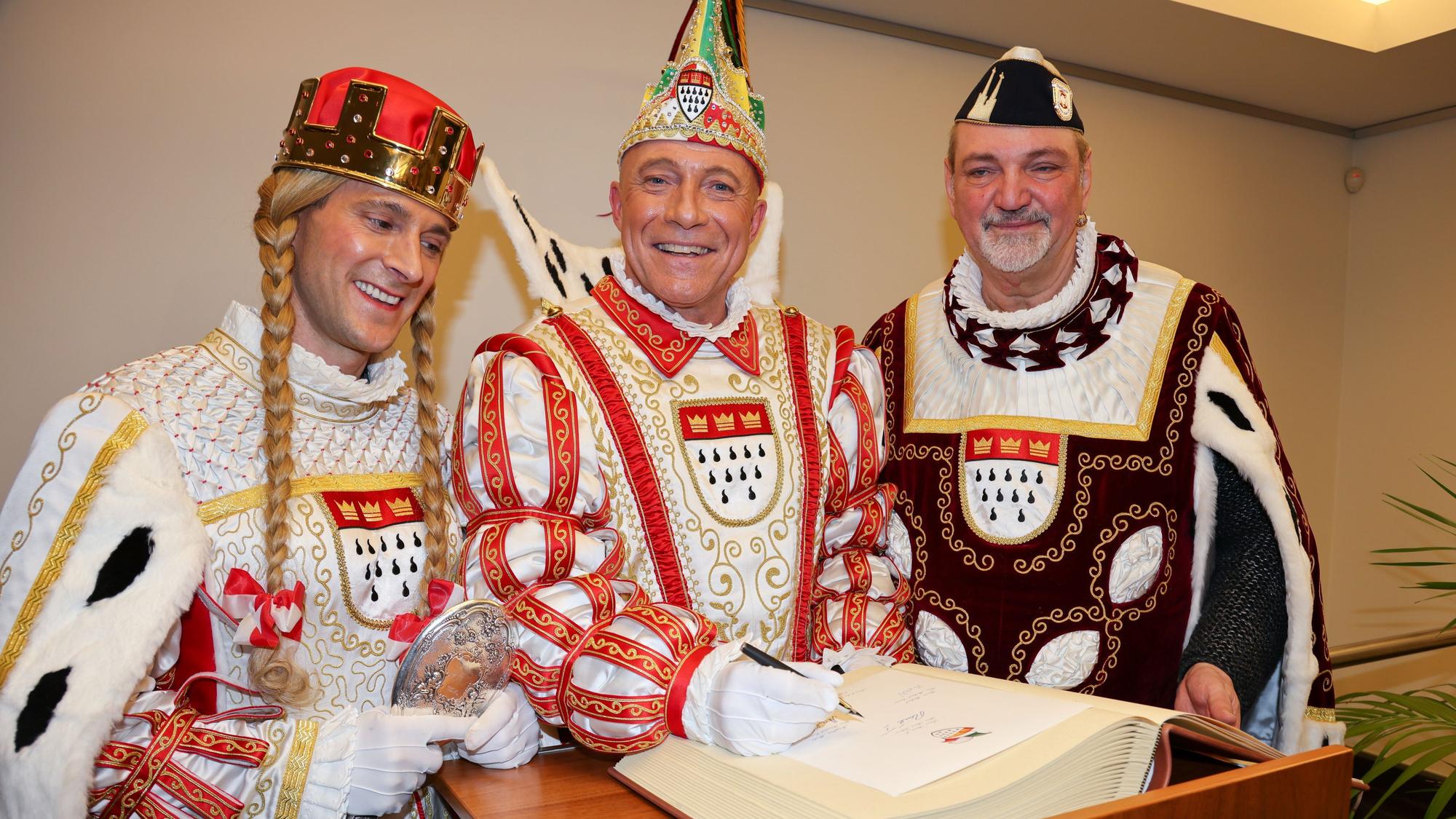 Jungfrau Marlis, Prinz René I. und Bauer Michael im Ornat.