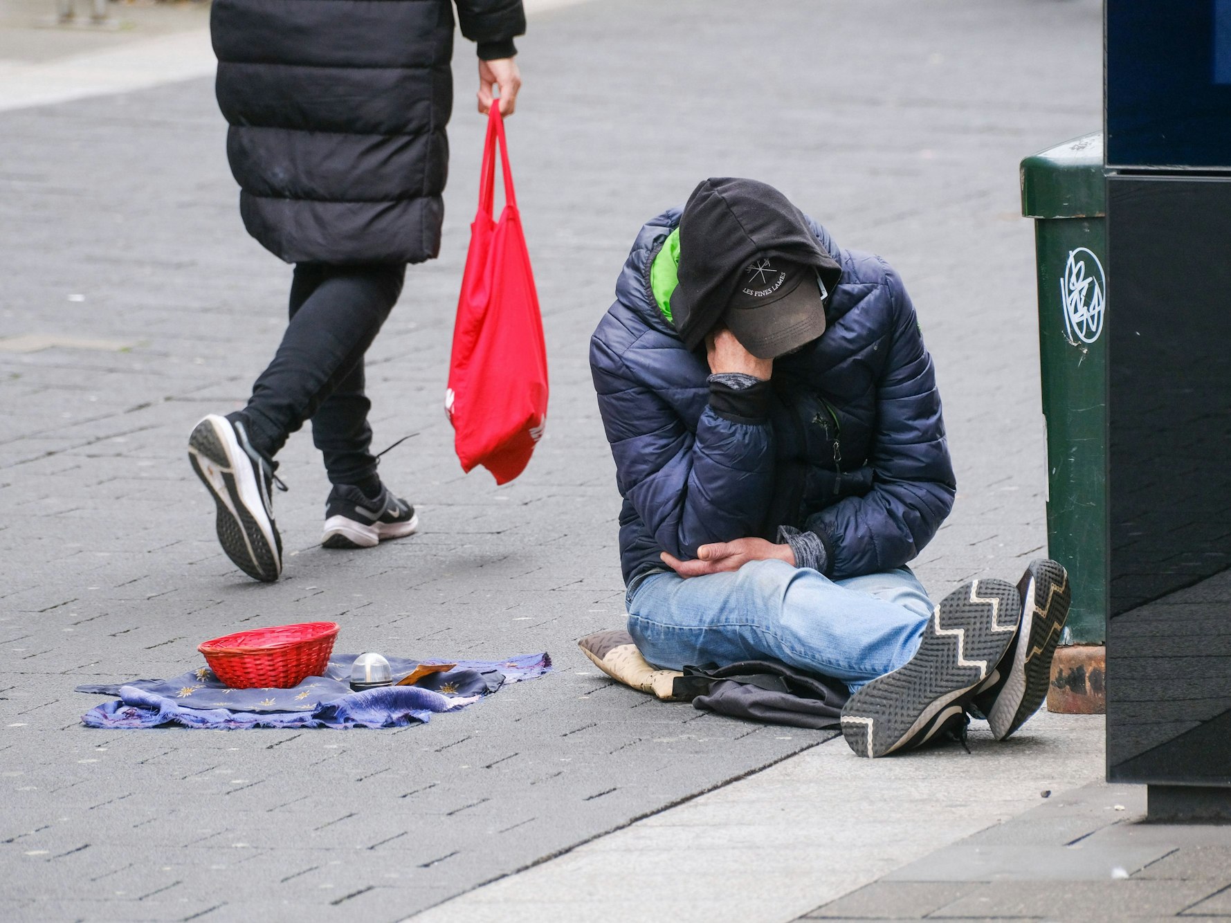 Der Prozess um einen tödlichen Streit unter Obdachlosen in Neuss findet ein unerwartetes Ende (Symbolbild).