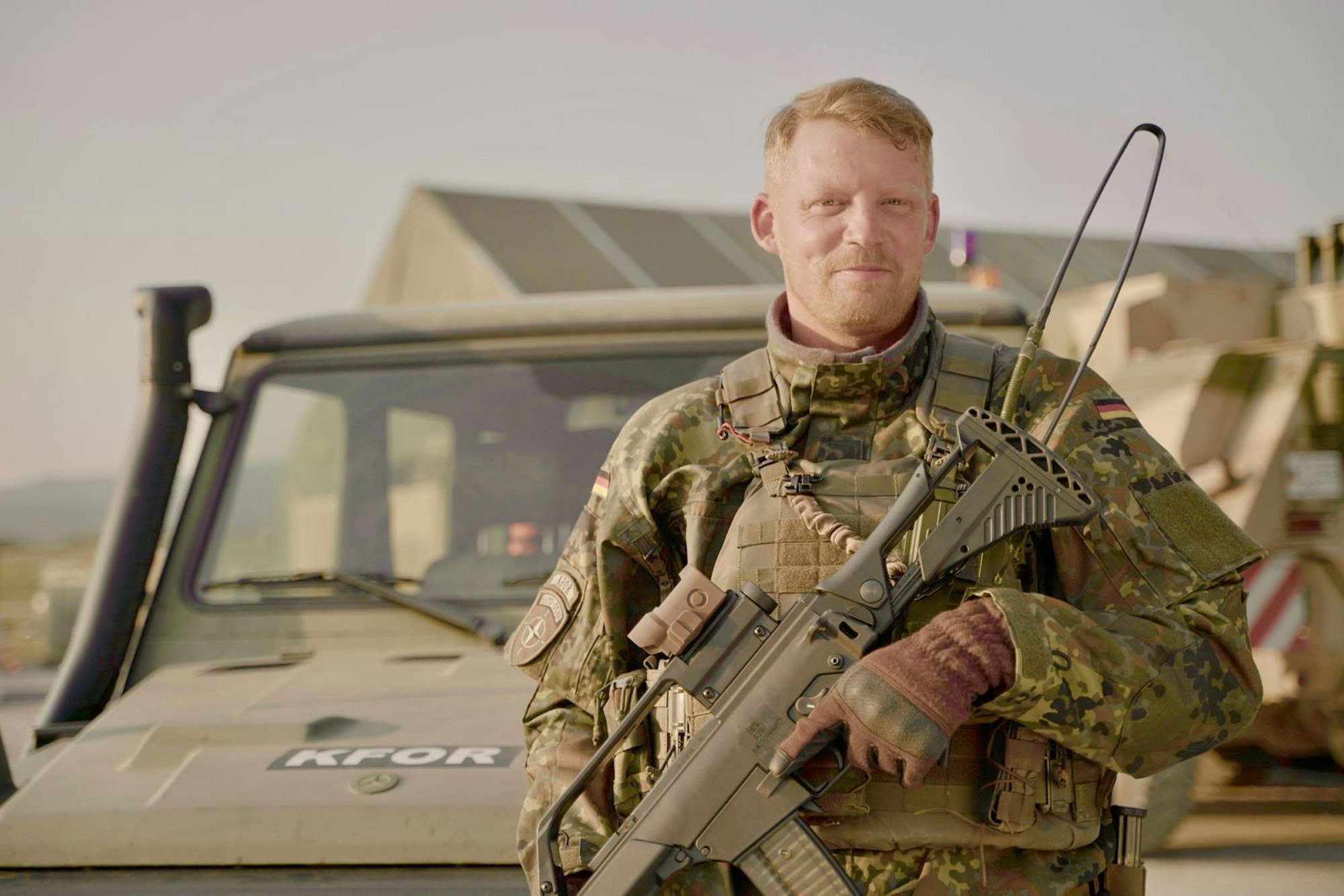 Peter ist seit 20 Jahren bei der Bundeswehr und war bereits mehrmals im Ausland im Einsatz. Die Trennung von seiner Familie macht ihm dennoch zu schaffen. (Bild: ZDF/Luise Schröder)