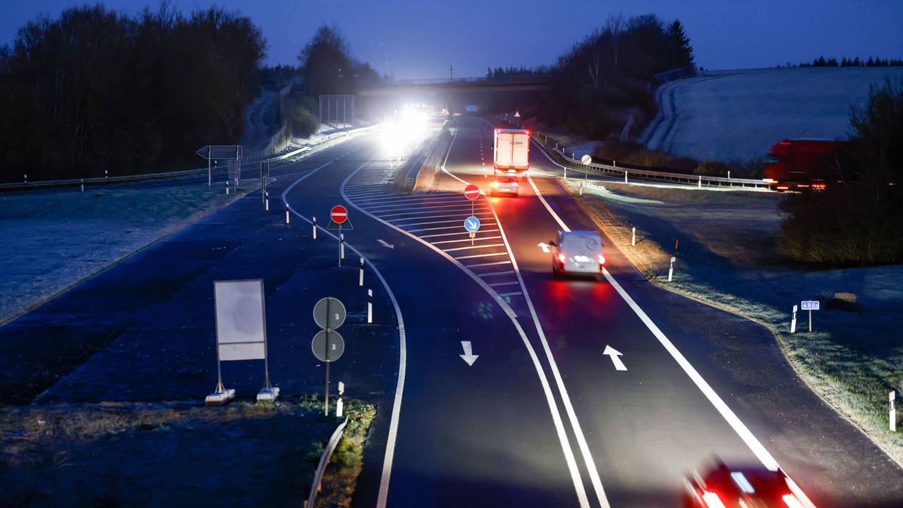 Blick auf das letzte Teilstück der Autobahn A1 bei Tondorf. Seit vielen Jahren klafft in der Autobahn A1 in der Eifel eine rund 25 Kilometer lange Lücke.