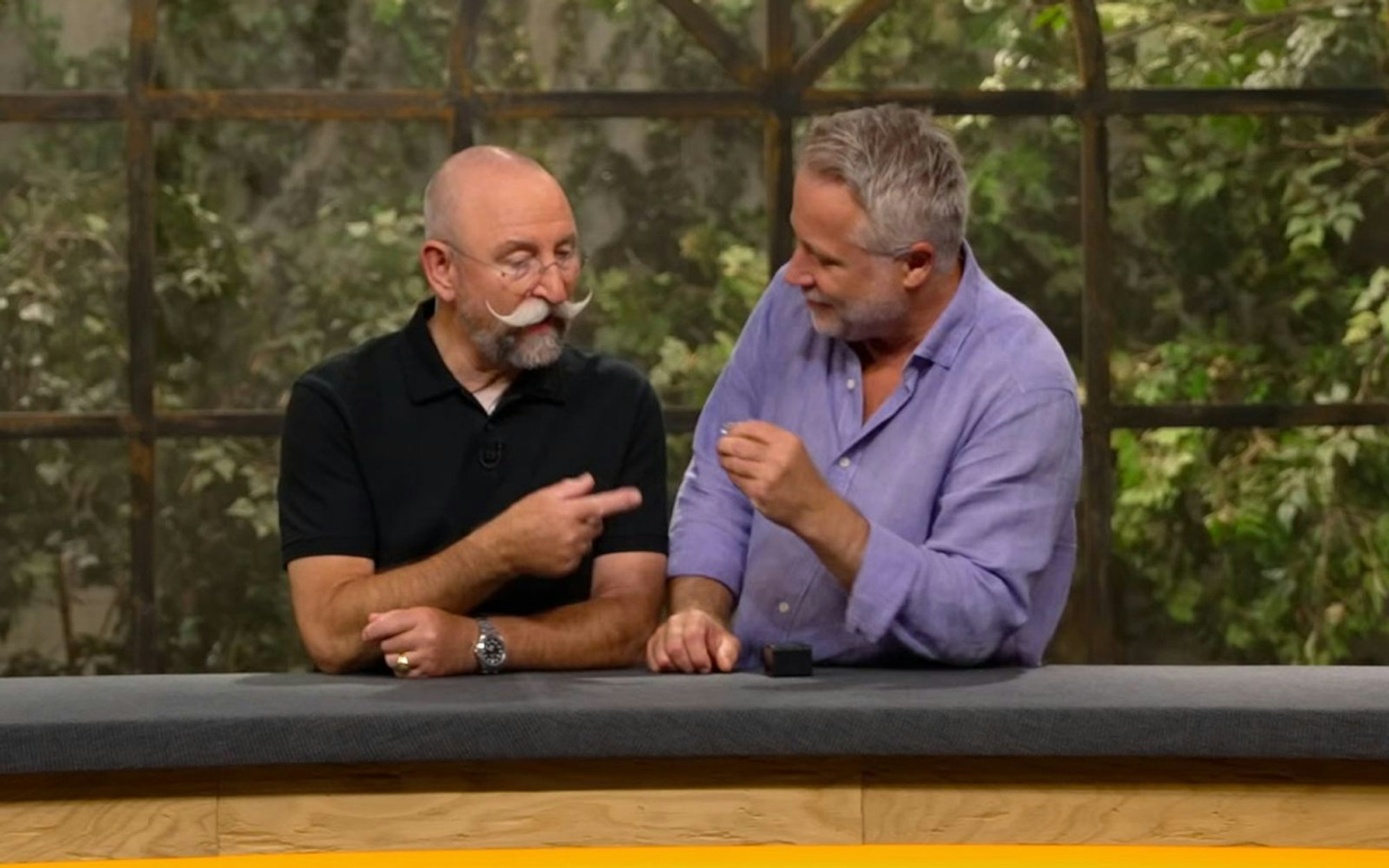 Was eine Verkäuferin in der Dienstagsausgabe von „Bares für Rares“ (ZDF) auf den Tisch legte, war winzig klein, hatte aber das Potenzial für große Gefühle.
(Bild: ZDF)