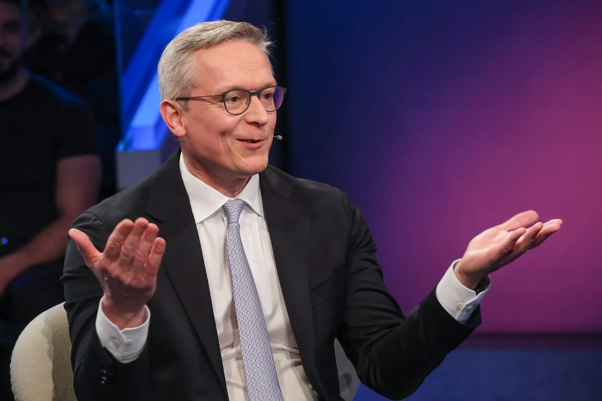 Digitalminister Karsten Wildberger versprühte bei „Maischberger“ Optimismus in Sachen Bürokratieabbau. (Bild: WDR / Oliver Ziebe)