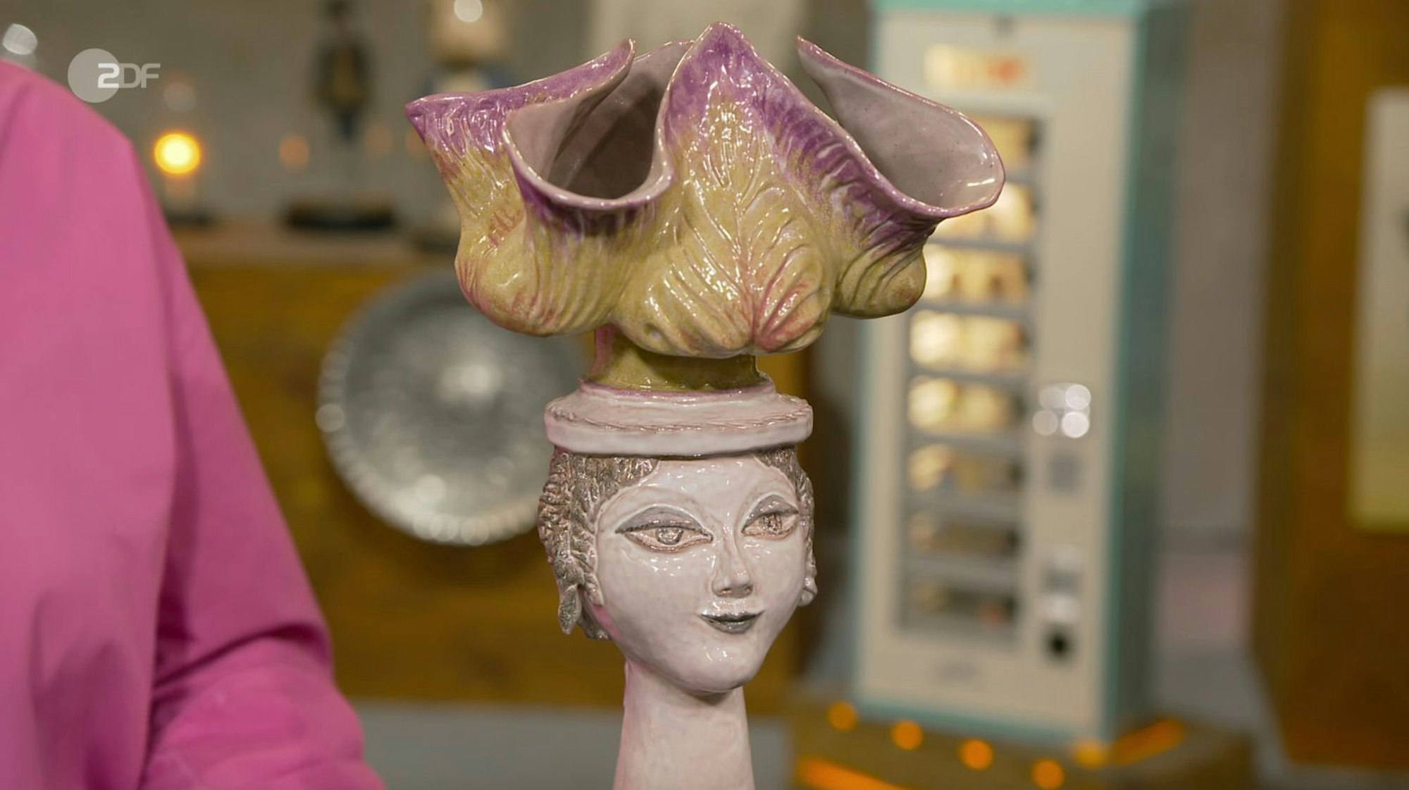 Die limmitierte Büste (Auflage 2.500) aus dem Jahr 1976 stammt von der renommierten Künstlerin Bele Bachem. (Bild: ZDF)