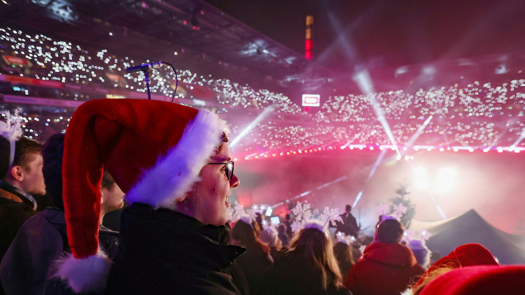 Foto von der Tribüne von „Loss mer Weihnachtsleeder singe“ aus dem Jahr 2023