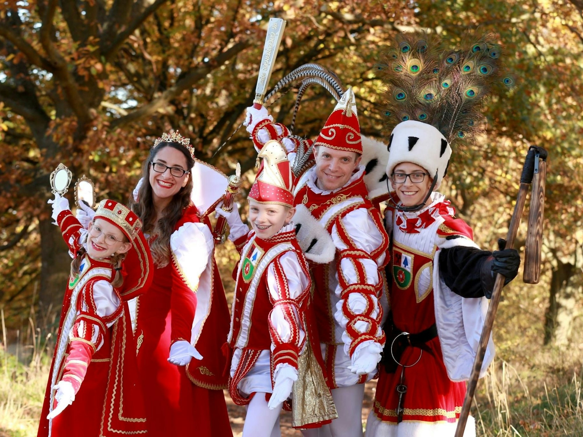 Die Familie Rühr in ihren Ornaten als Prinzenpaar und Kinderdreigestirn.