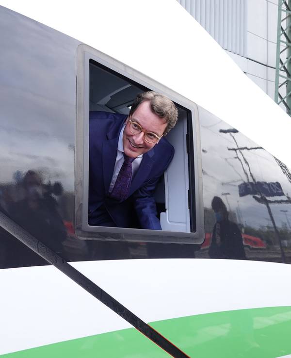 Ministerpräsident Hendrik Wüst (CDU) hat sich zur Sperrung des Kölner Hauptbahnhofes geäußert (Archivfoto).