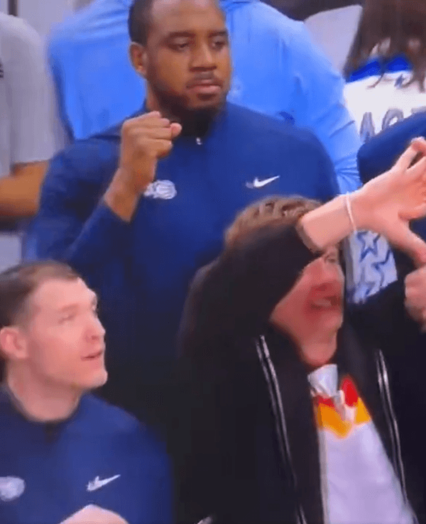 Diese Szene von Franz und Moritz Wagner sorgte nach einem NBA-Spiel für Aufsehen in den sozialen Medien.