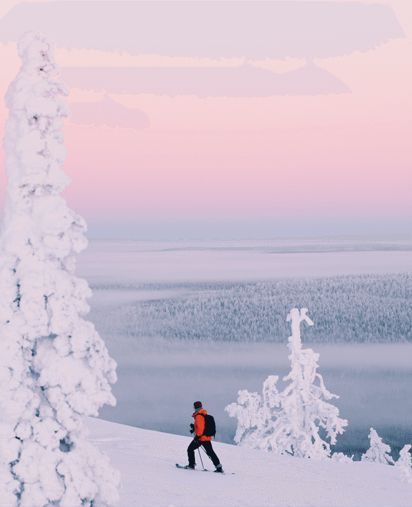 Ein Bild von der Winterlandschaft in Ruka Kuusamo im Norden Finnlands.