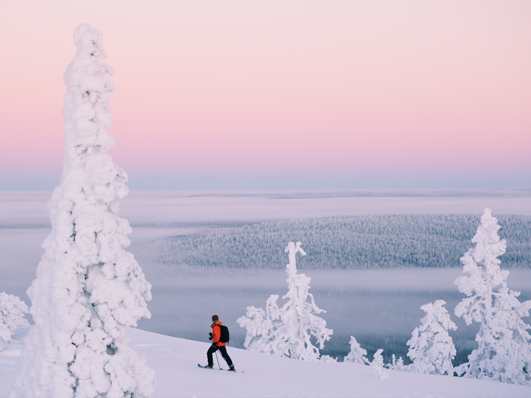 Ein Bild von der Winterlandschaft in Ruka Kuusamo im Norden Finnlands.