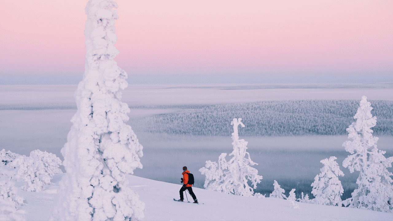 Ein Bild von der Winterlandschaft in Ruka Kuusamo im Norden Finnlands.