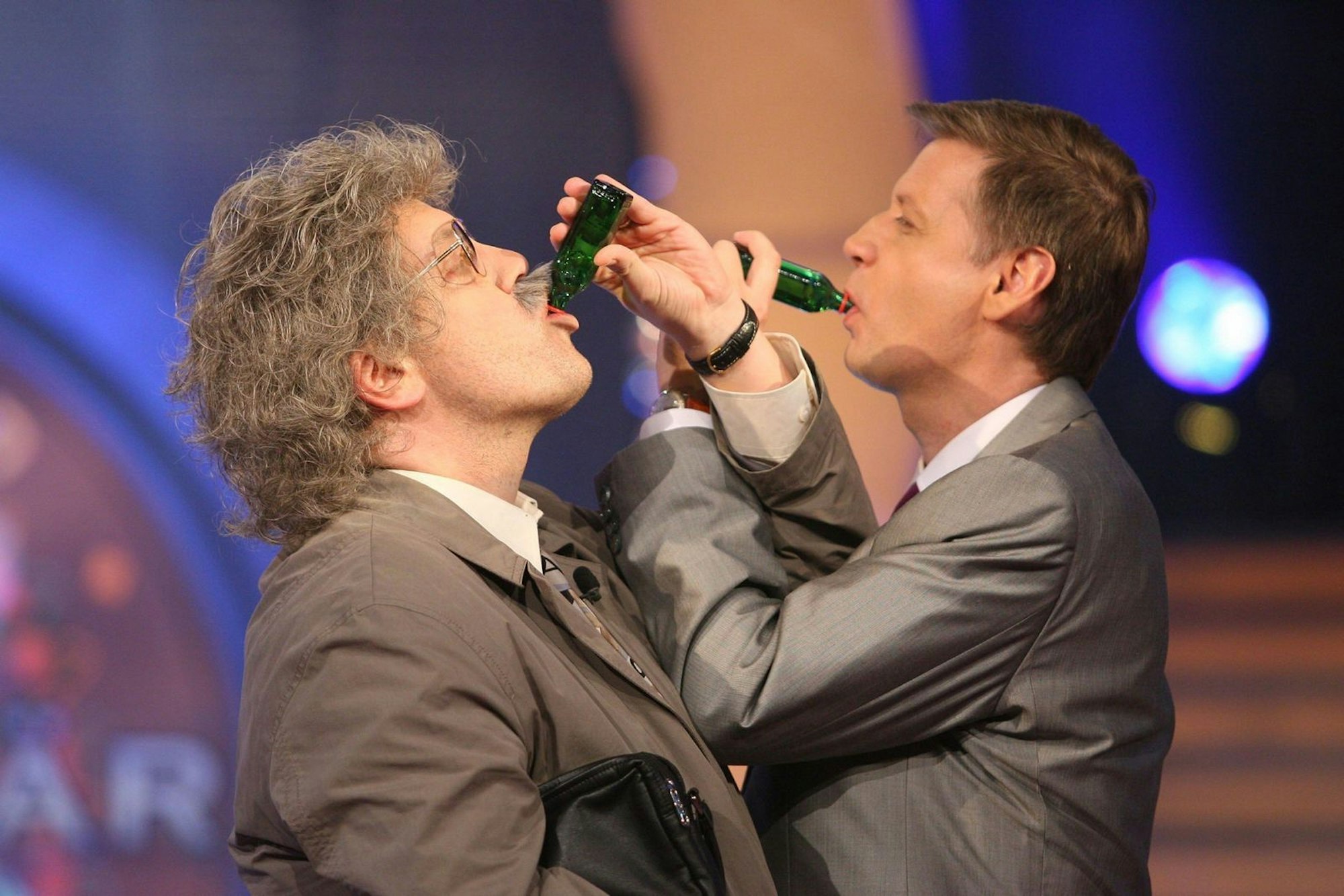 Günter Jauch (rechts) und Hape Kerkeling in seiner Paraderolle als Horst Schlämmer erspielten gemeinsam 500.000 Euro. (Bild: RTL / Gregorowius)